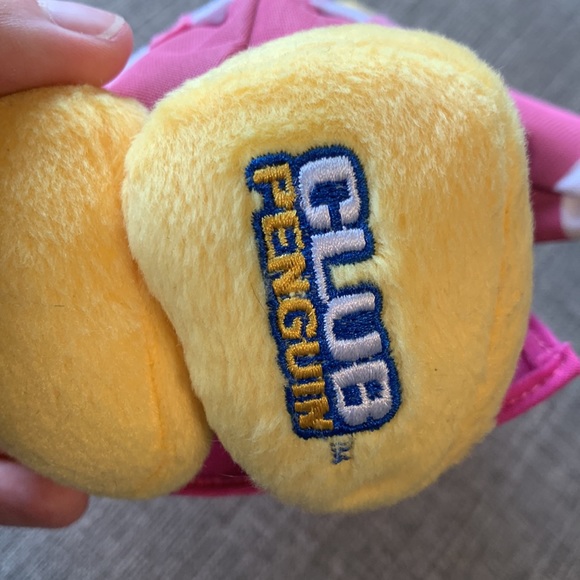 Club Penguin Series 12 Gamma Gal plush - Picture 3 of 5